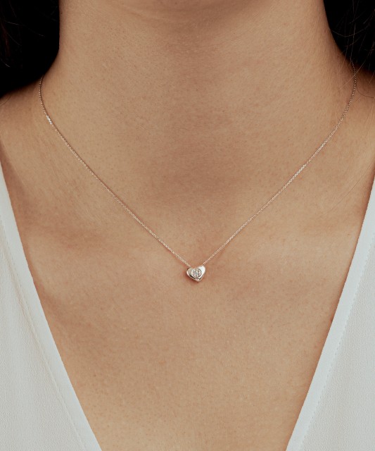 White gold chain with diamond pendant "heart"