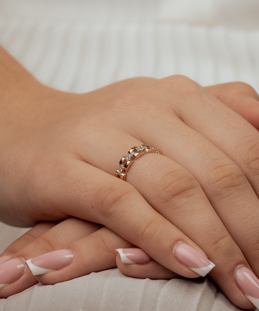 Gold ring with zircons