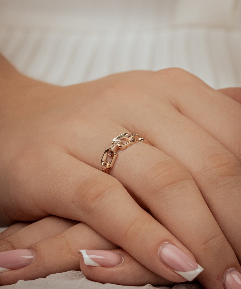 Gold ring with zircons