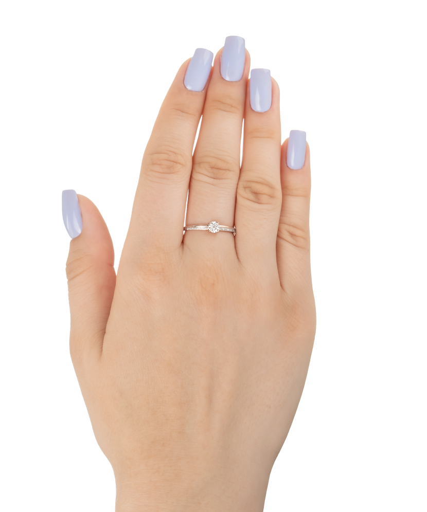 Gold ring with diamonds