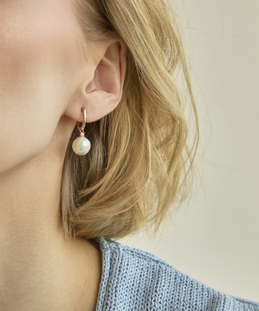 Gold earrings with pearls and zircons Gold earrings with pearls and zircons