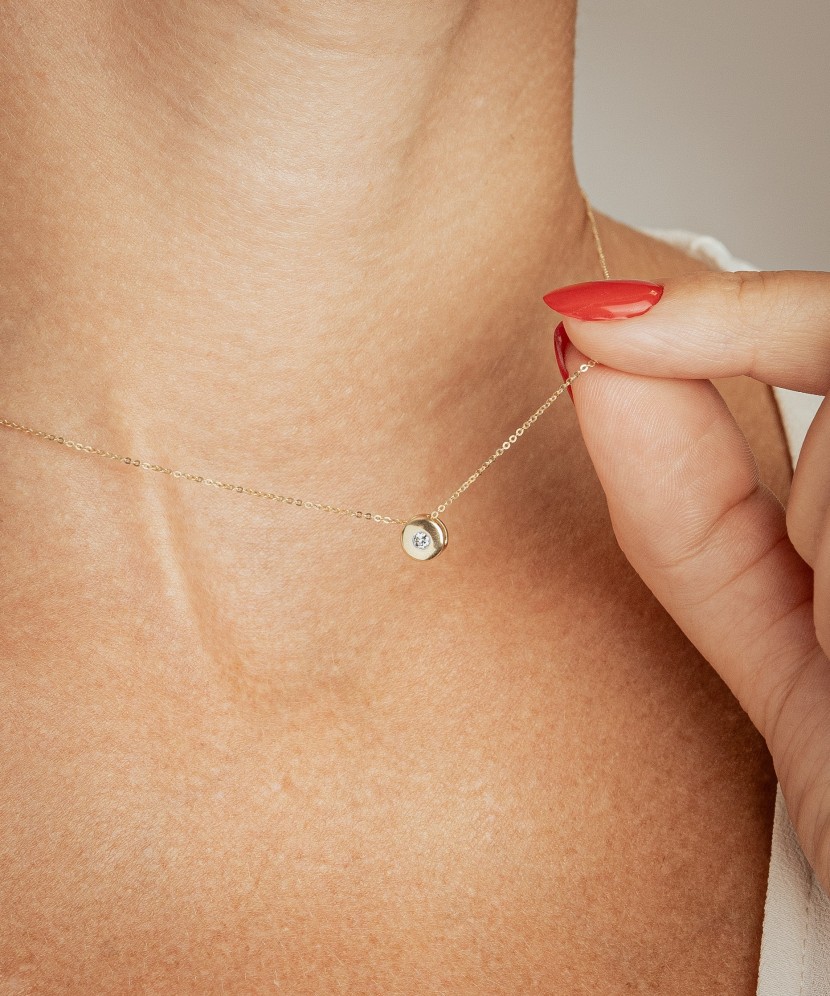 Цепочка из желтого золота с блестящей подвеской