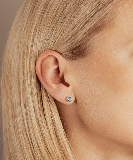 Gold earrings with diamonds and topazes