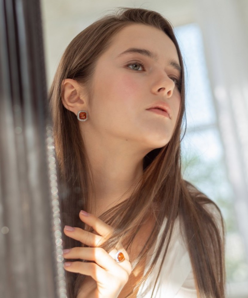 Sterling Silver ring covered with gold with zircons and amber