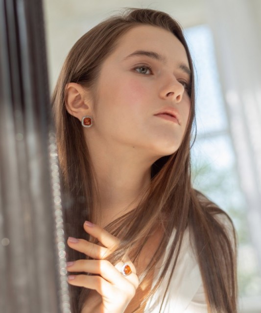 Sterling Silver ring covered with gold with zircons and amber