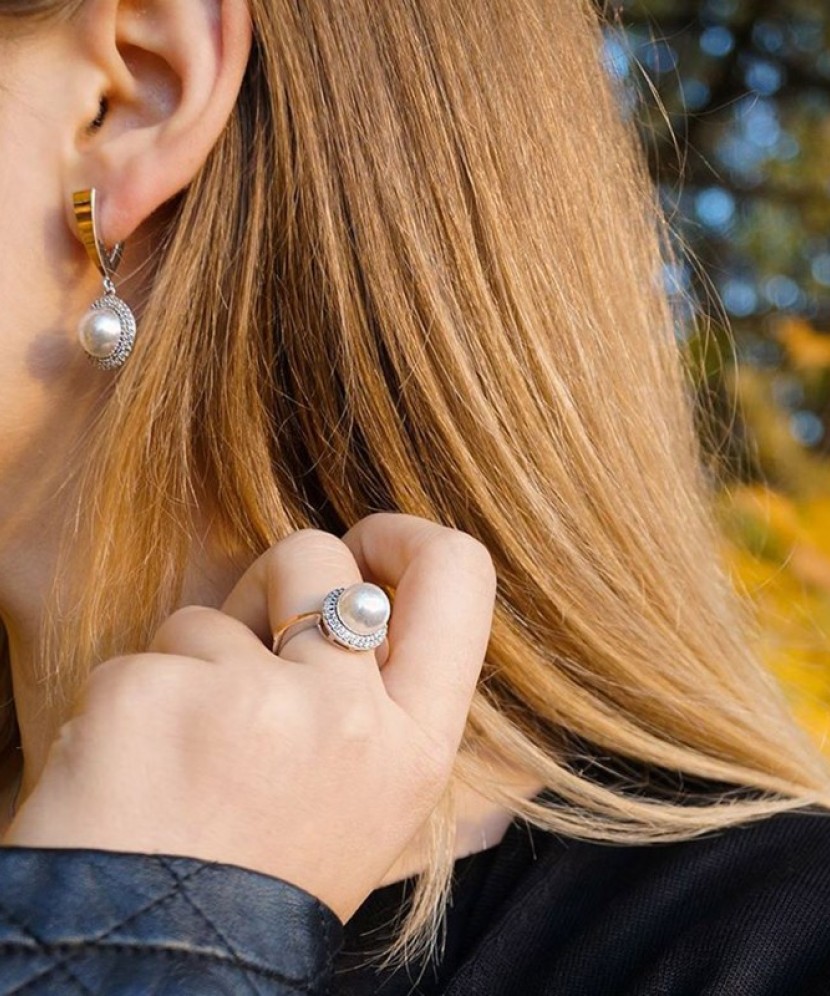 Серьги из позолоченного серебра с жемчугом и цирконами Серьги из позолоченного серебра с жемчугом и цирконами