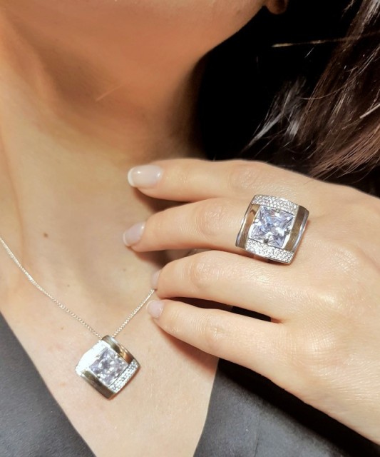 Gold plated Sterling silver pendant with zirconium