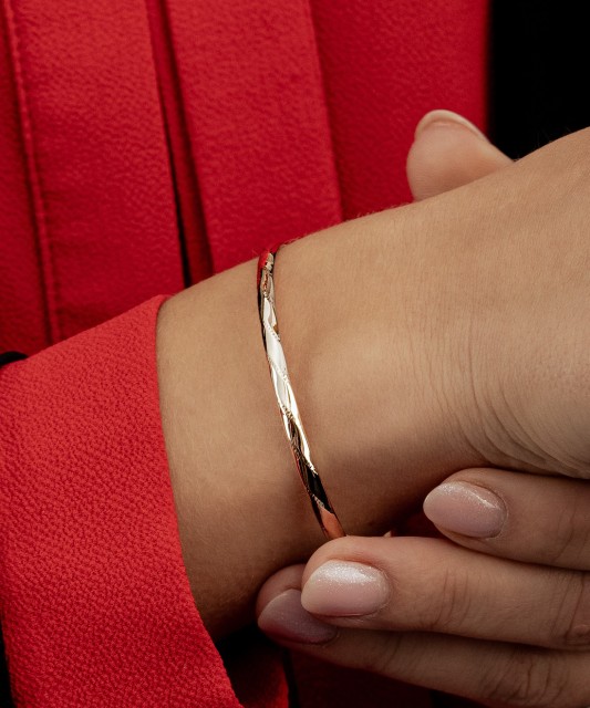 Gold hard bracelet
