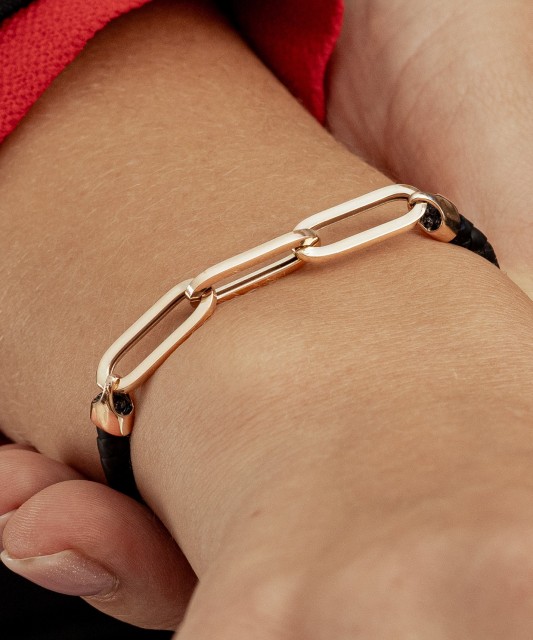 Leather bracelet with gold and zircons