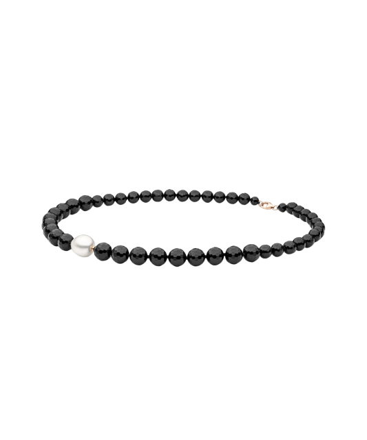 Necklaces with pearl and onyxes
