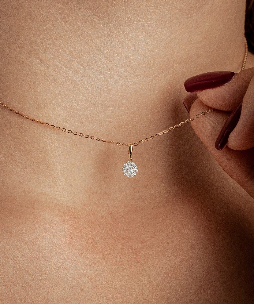 Yellow Gold pendant with diamonds