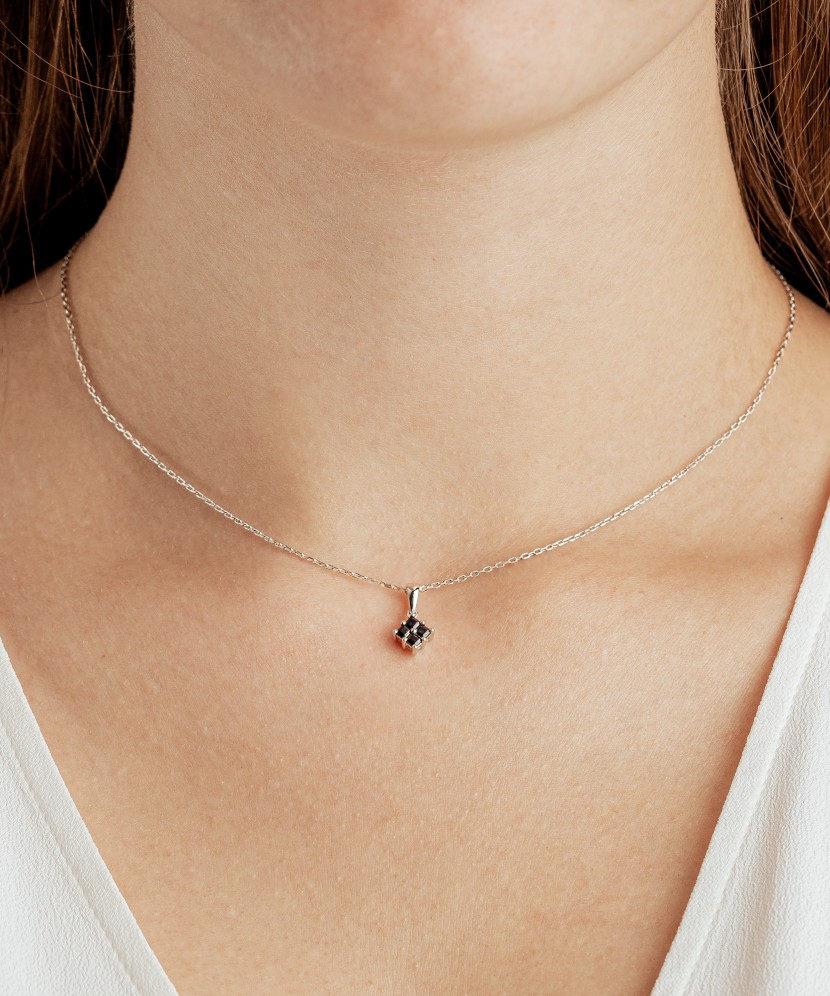 White gold pendant with sapphires