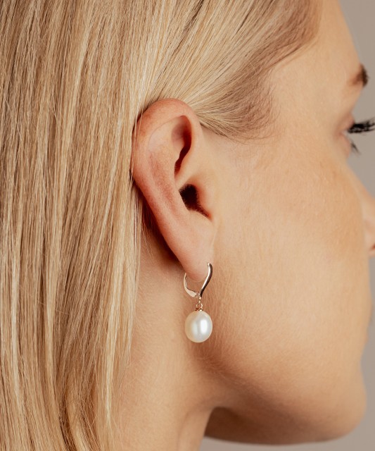 Золотые серьги с жемчугом и цирконами