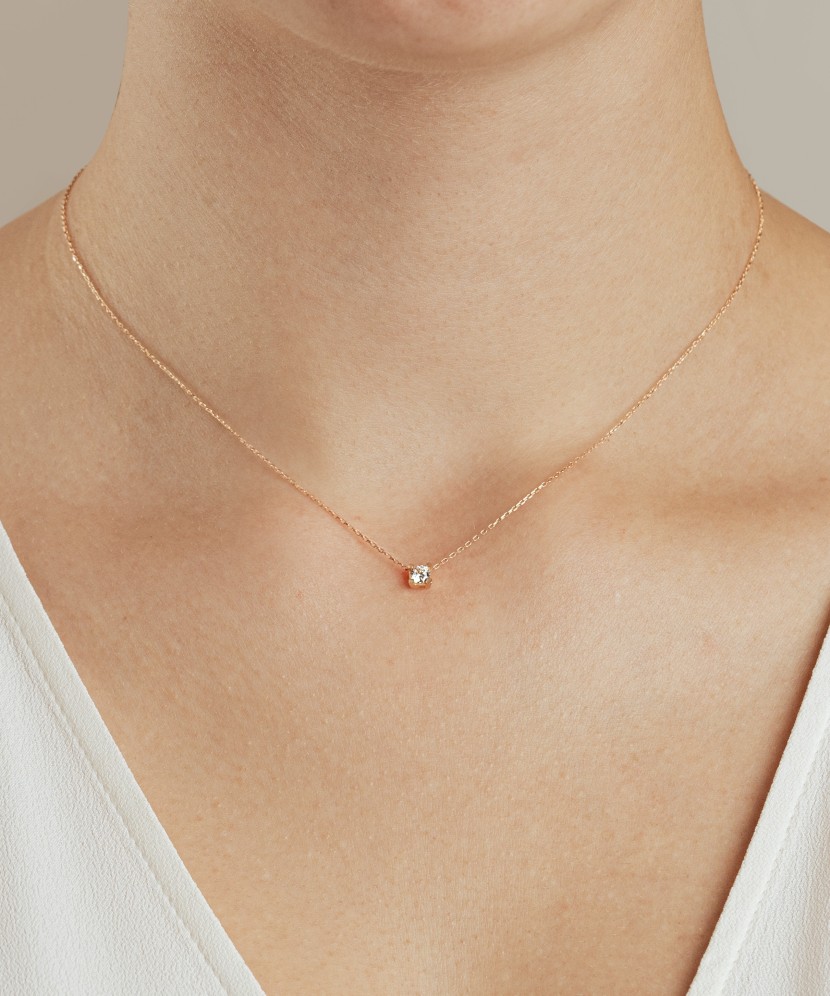 Золотая цепочка с подвеской из циркона Золотая цепочка с подвеской из циркона