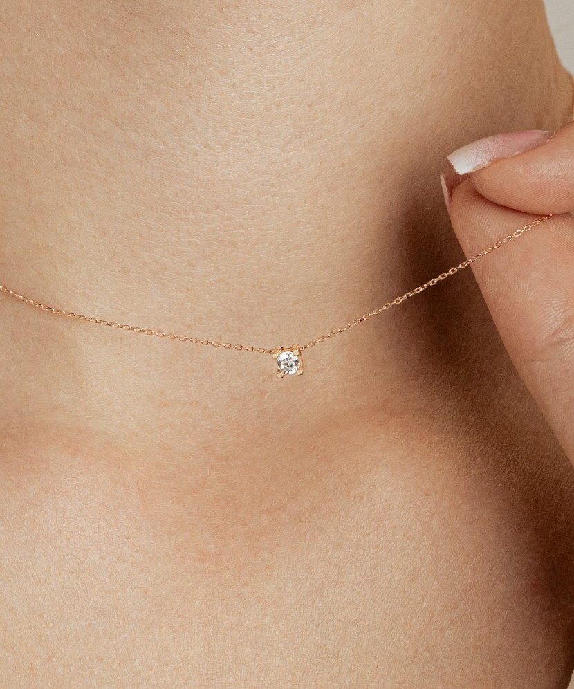 Золотая цепочка с подвеской из циркона Золотая цепочка с подвеской из циркона