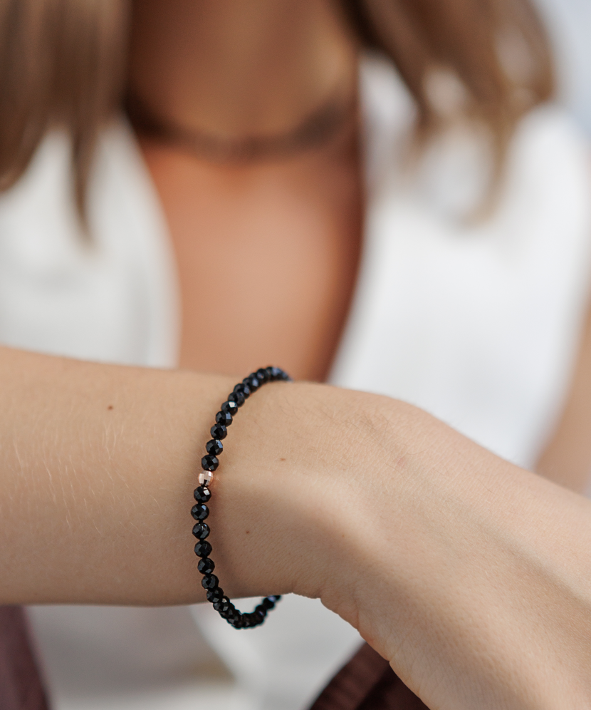 Браслет со шпинелью и золотом Браслет со шпинелью и золотом