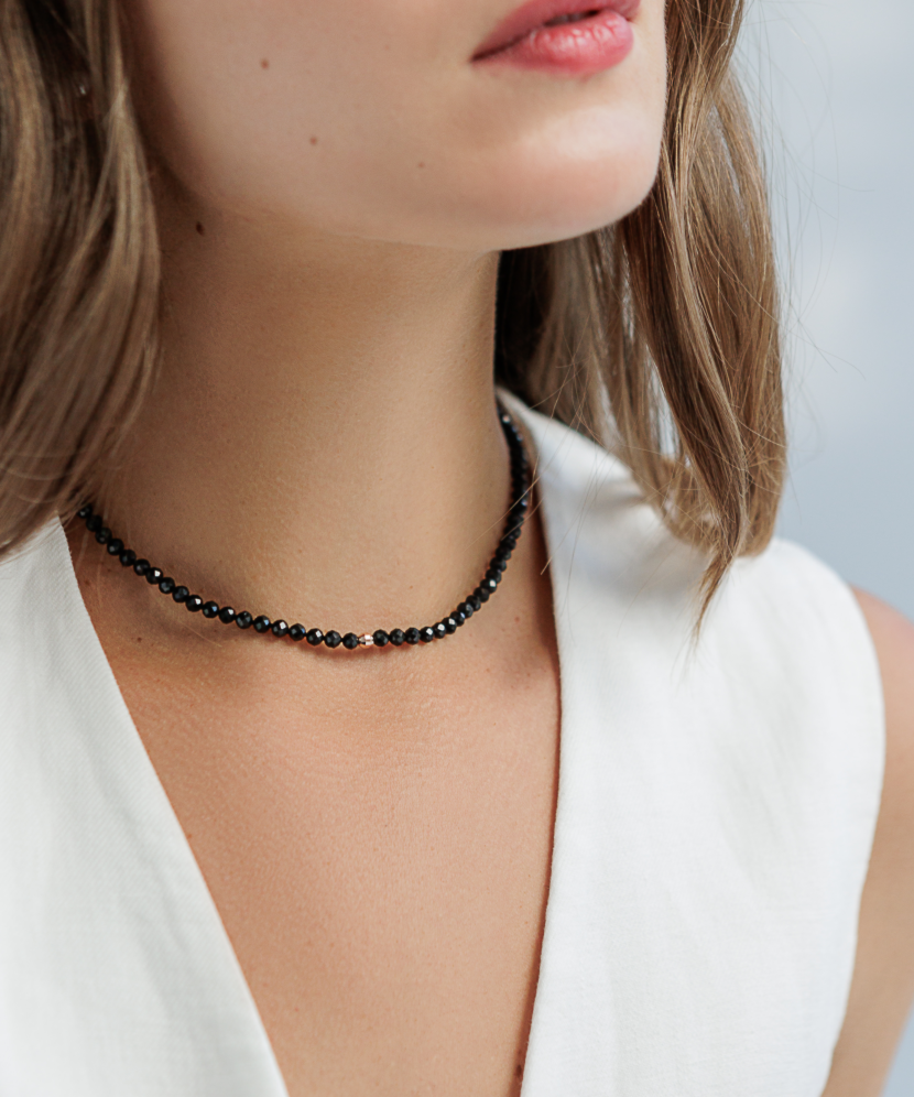 Necklace with spinels and gold