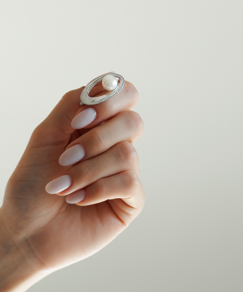 Sterling silver  brooch with pearl and zircons