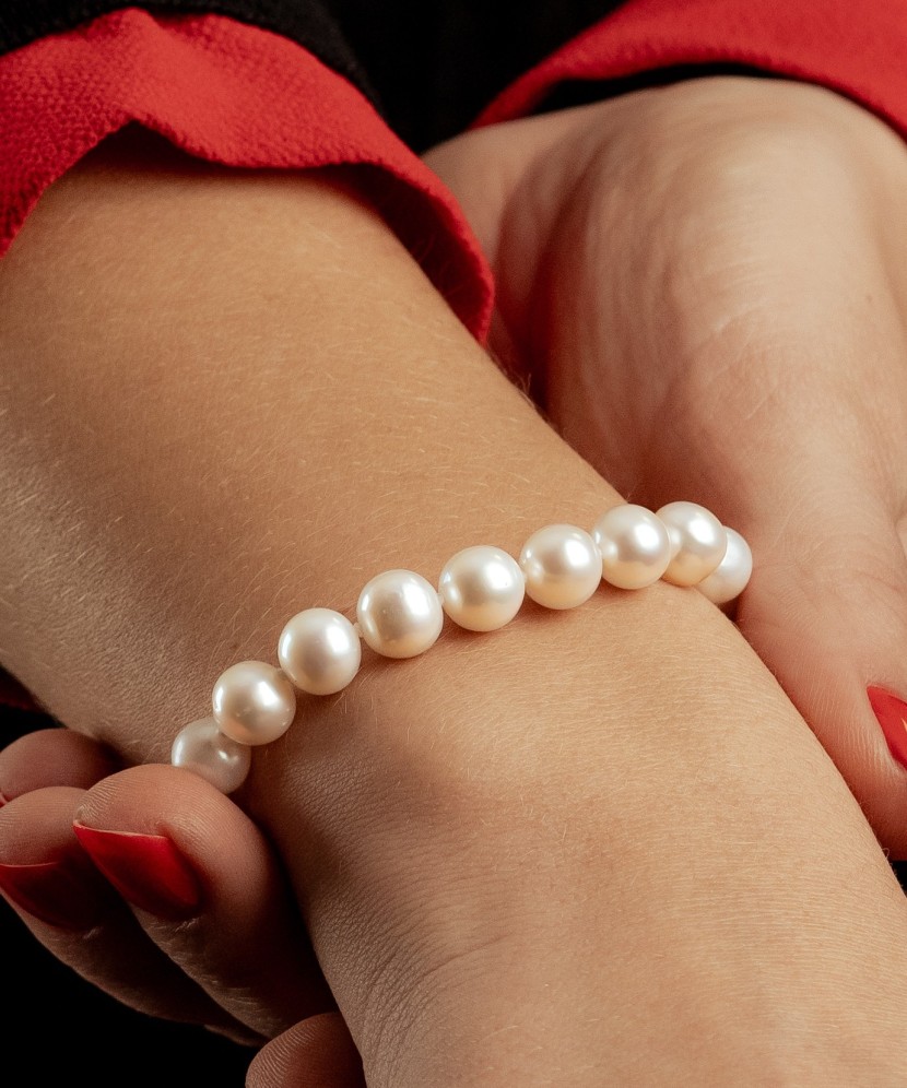 Pearl bracele twith gold Pearl bracele twith gold