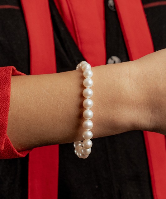 Pearl bracele twith gold