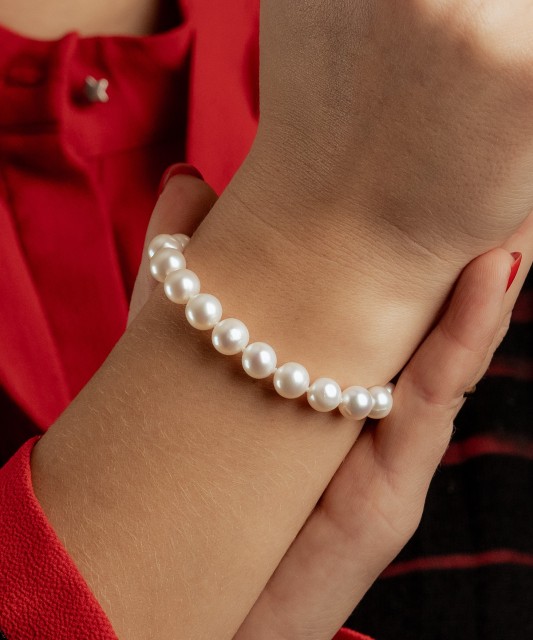Pearl bracele twith gold