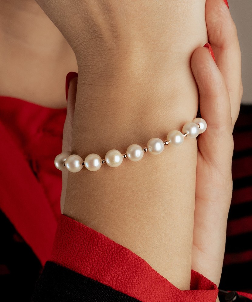 Pearl bracele with gold