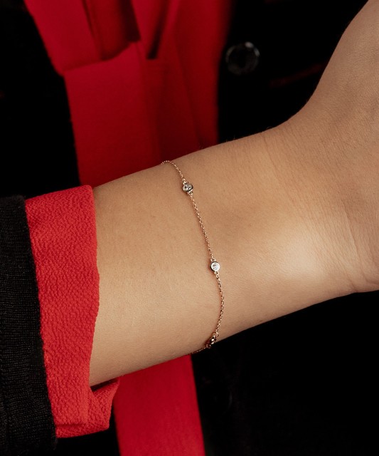 Gold bracelet with diamonds