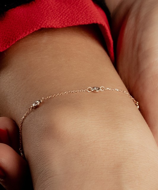 Gold bracelet with diamonds