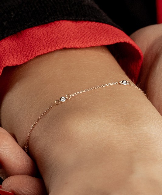 Gold bracelet with diamonds