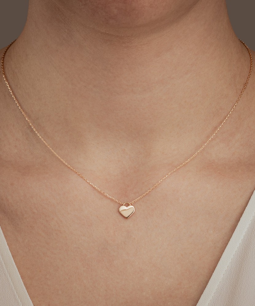 Gold chain with pendant "heart"