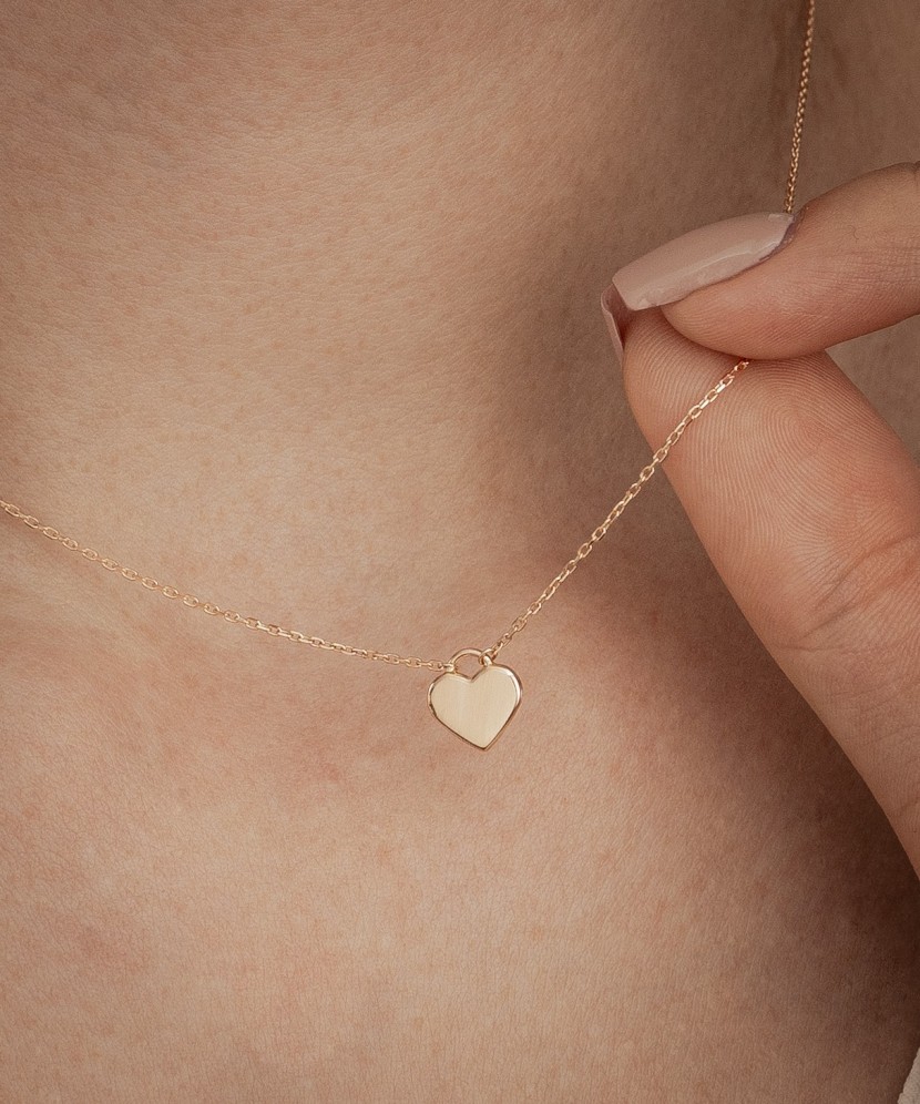 Gold chain with pendant "heart"