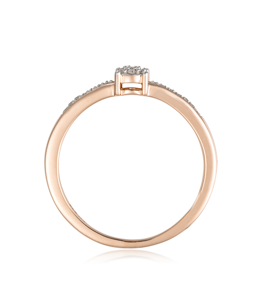 Gold ring with diamonds