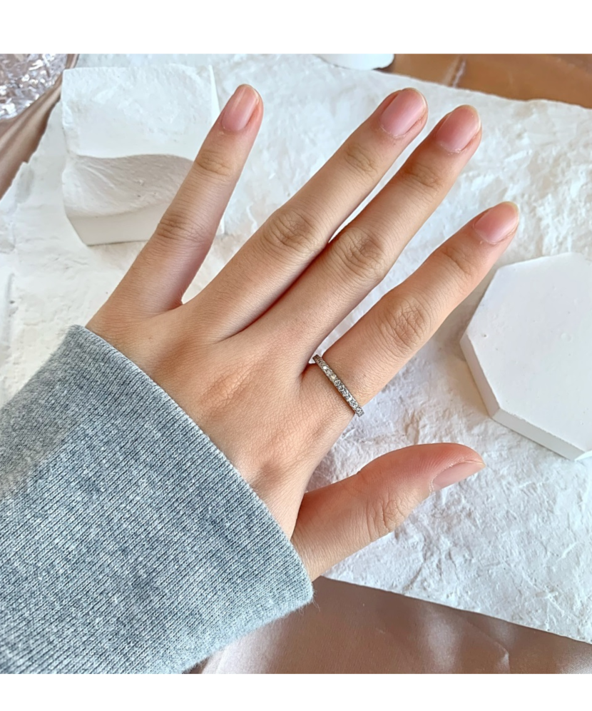 Sterling silver ring with zircons