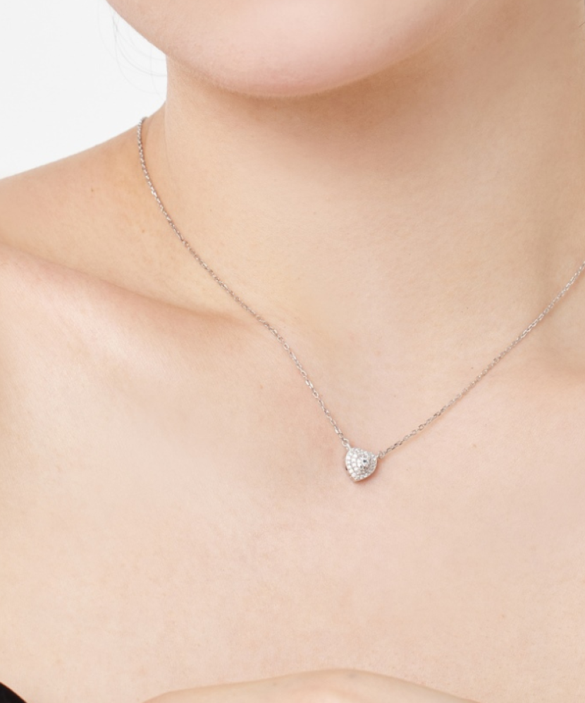 Sterling silver chain with zirconium pendant