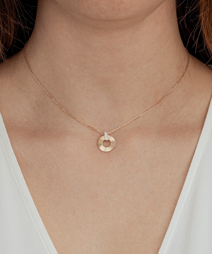 Подвеска из желтого золота с бриллиантами