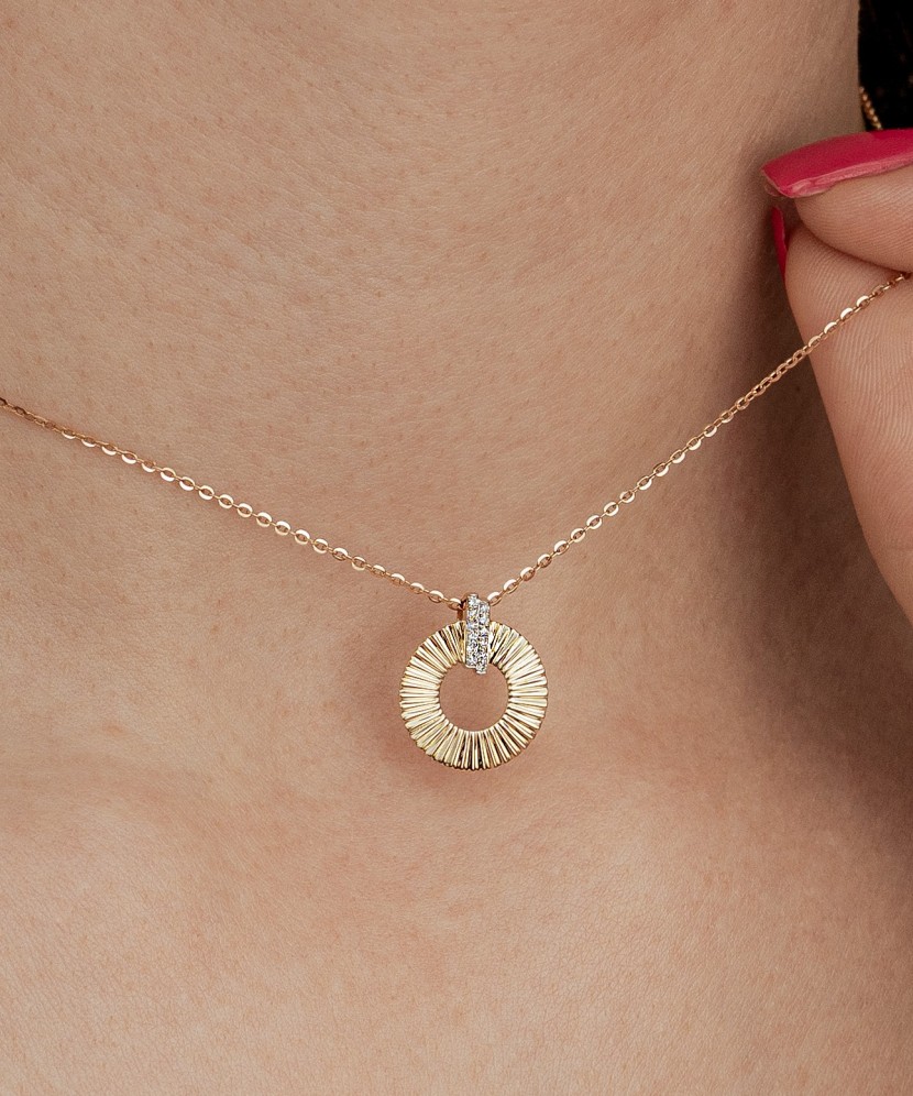 Yellow Gold pendant with diamonds