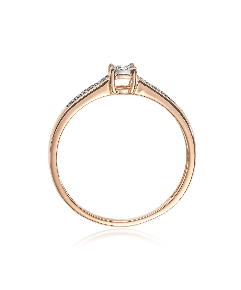 Gold ring with diamonds