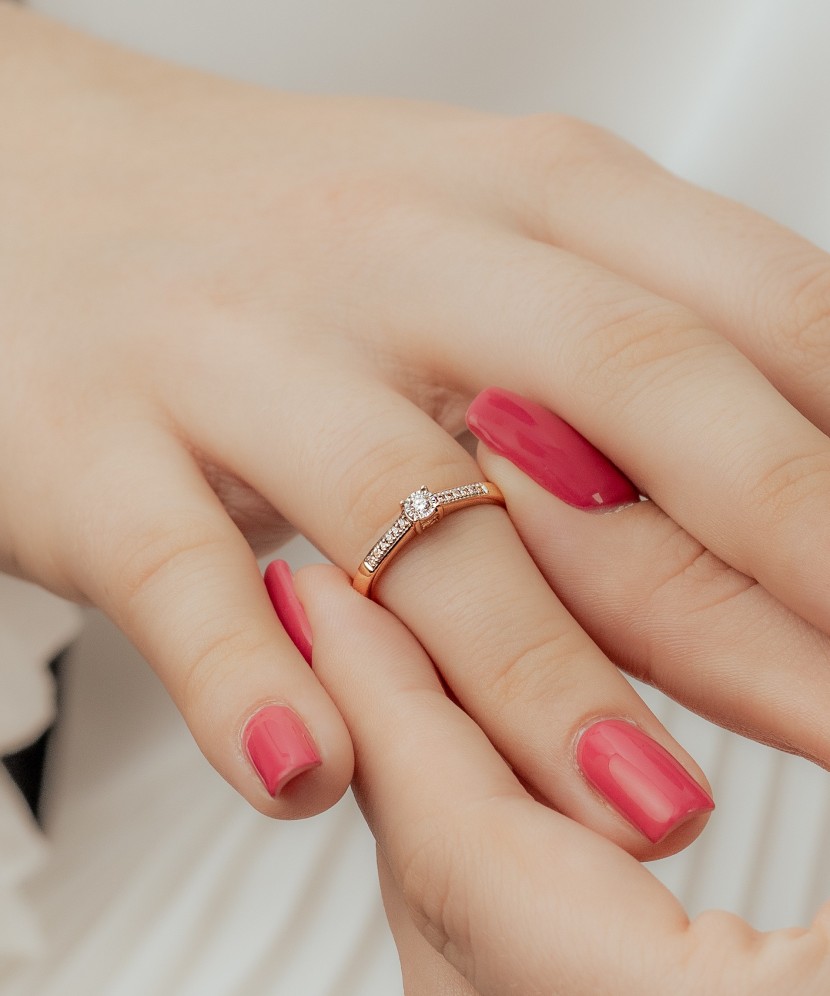 Золотое кольцо с алмазами Золотое кольцо с алмазами