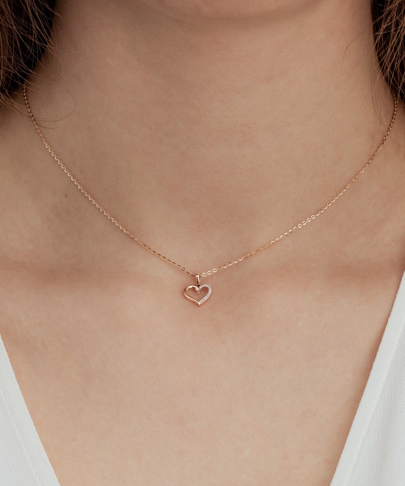 Gold pendant with diamonds "heart"