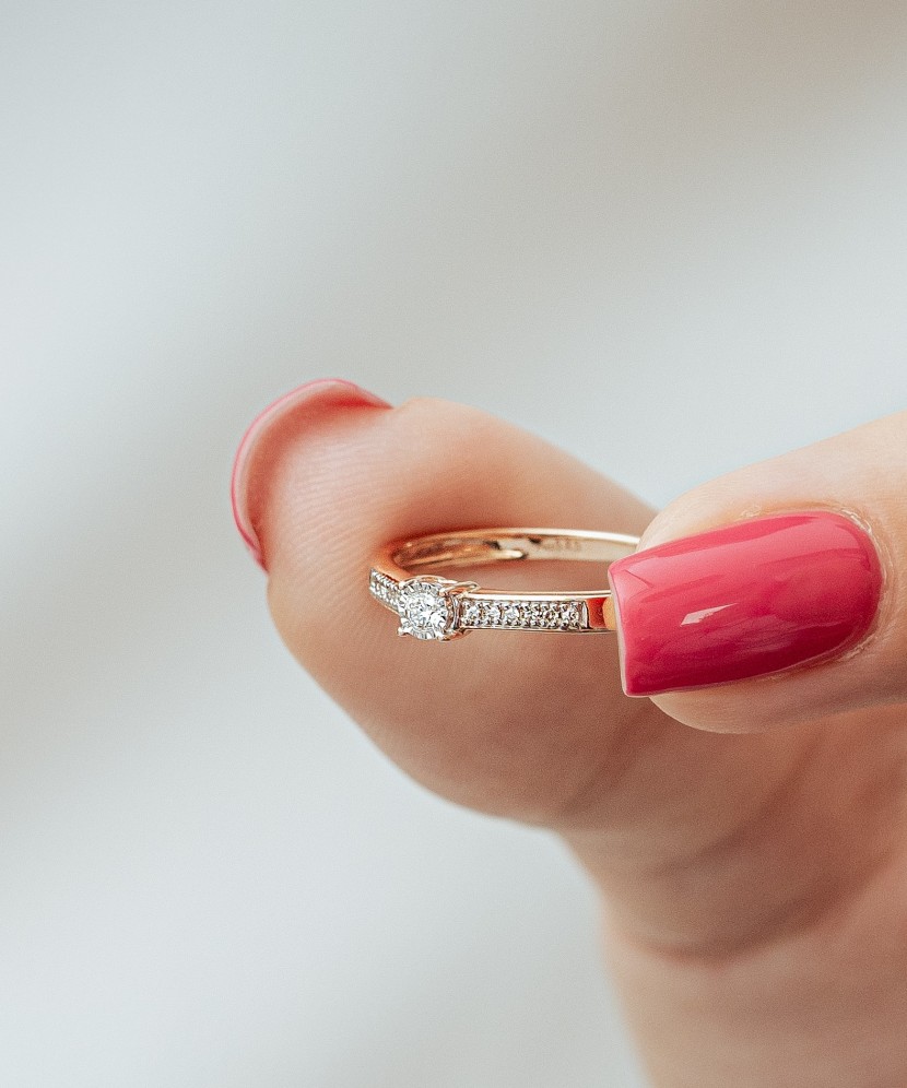 Золотое кольцо с алмазами Золотое кольцо с алмазами