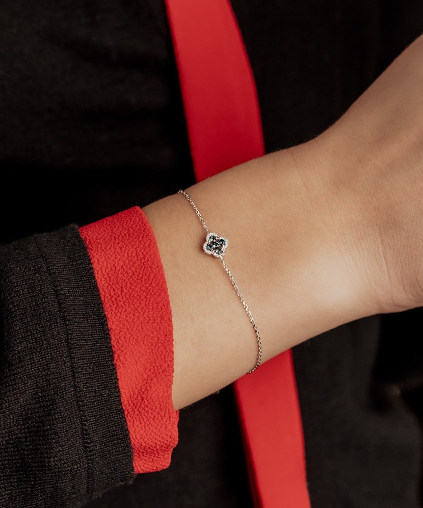 Браслет из белого золота с бриллиантами и лондонским топазом