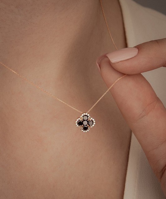 Золотая цепочка с бриллиантовым подвеской