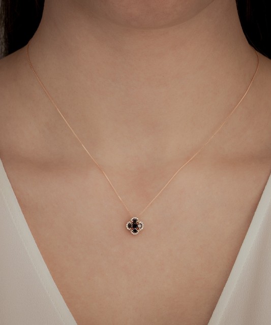 Gold chain with diamond pendant
