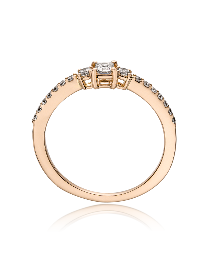 Gold ring with diamonds
