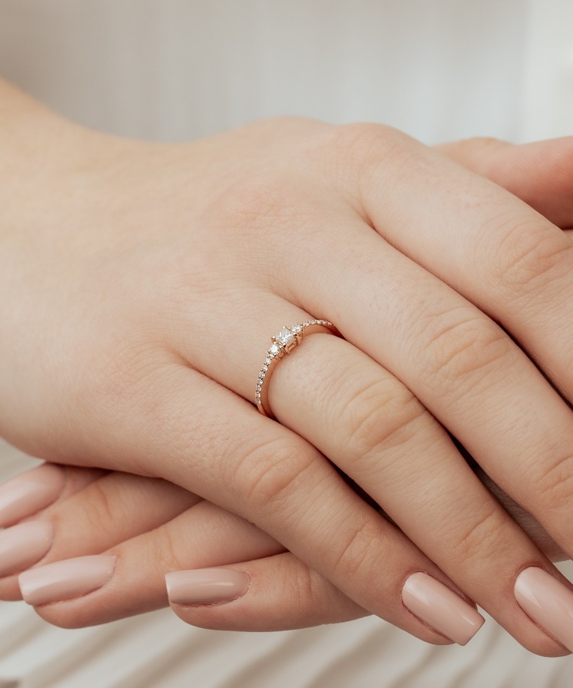 Золотое кольцо с алмазами Золотое кольцо с алмазами