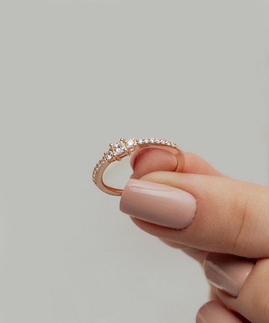 Gold ring with diamonds