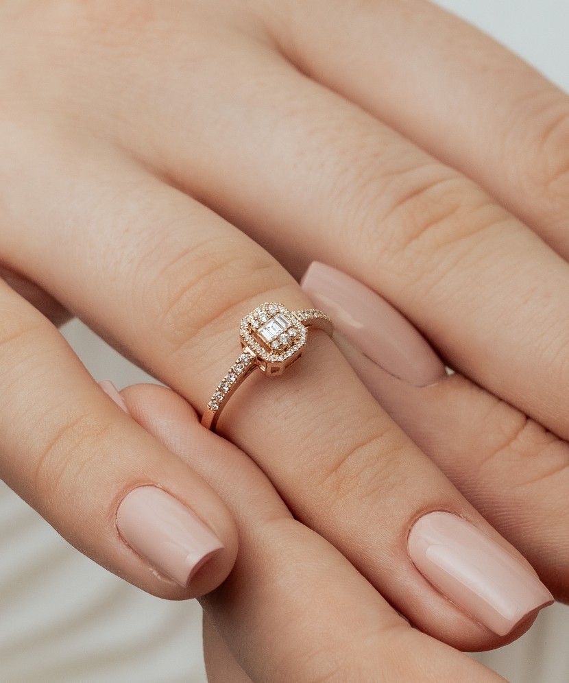 Золотое кольцо с алмазами Золотое кольцо с алмазами