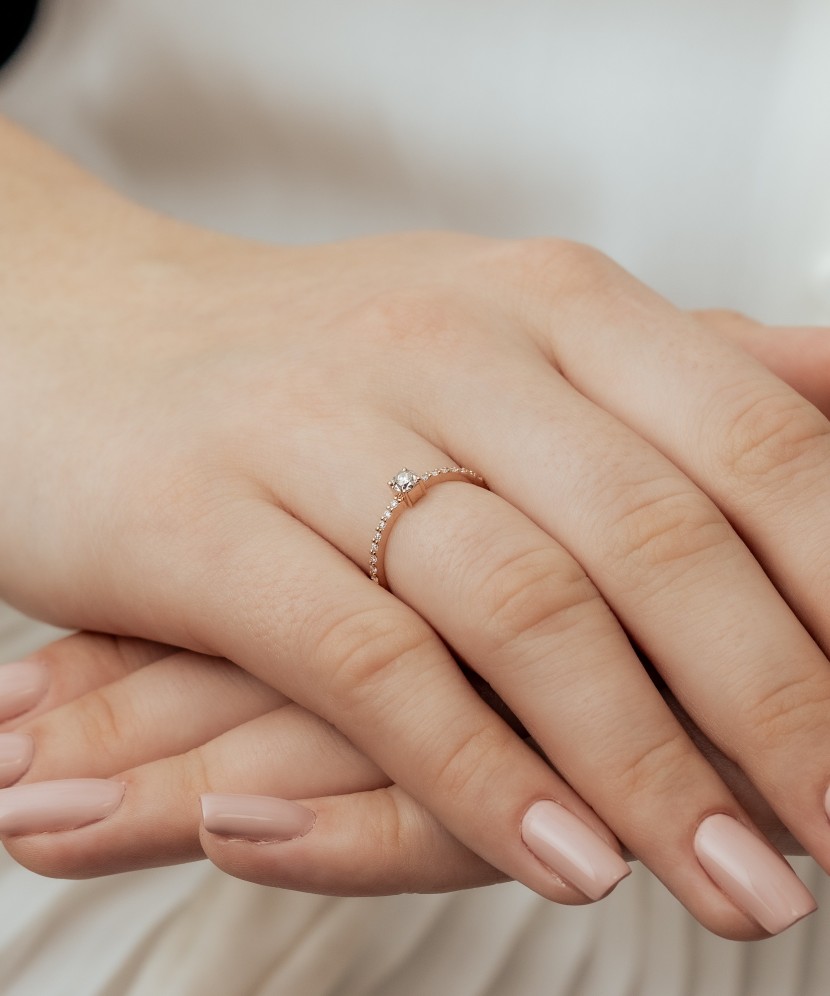 Золотое кольцо с алмазами Золотое кольцо с алмазами