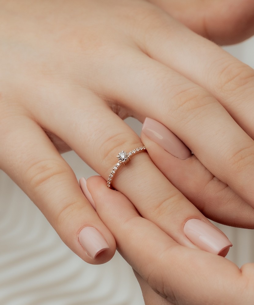 Золотое кольцо с алмазами Золотое кольцо с алмазами