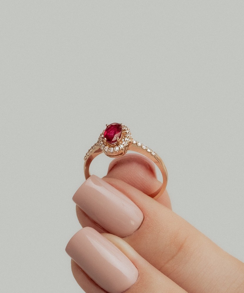 Gold ring with ruby and diamonds